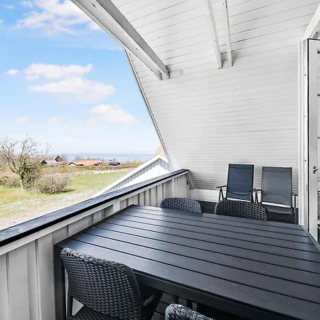 Inviting With Sea View Lejlighed